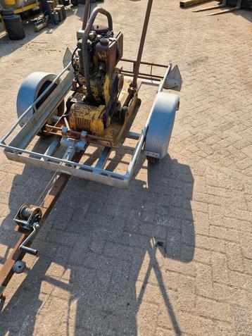 Trilplaat Hatz motor met aanhanger  beschikbaar voor biedingen