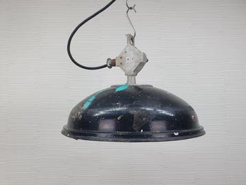 Zware industriële fabriekslamp. Zwart emaille hanglamp. beschikbaar voor biedingen