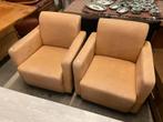 2 okergele/bruine fauteuils €35,- p.s, Ophalen, ., ., .