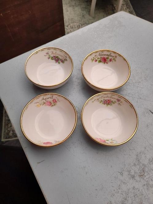 Royal albert flower of the month schaaltjes  18.50 p.s, Antiek en Kunst, Antiek | Servies los, Ophalen of Verzenden