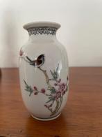 Chinese famille rose porceleine vaasje, Ophalen of Verzenden