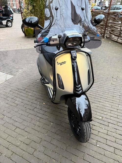 Vespa Sprint custom Full option 18k gold paint, Fietsen en Brommers, Scooters | Vespa, Zo goed als nieuw, Maximaal 45 km/u, Benzine