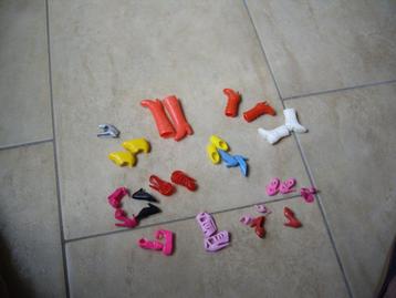 veel barbie schoentjes en laarsjes  per foto beschikbaar voor biedingen