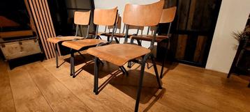 6 industriële stoelen schakelbaar en stapelbaar buizenframe  beschikbaar voor biedingen