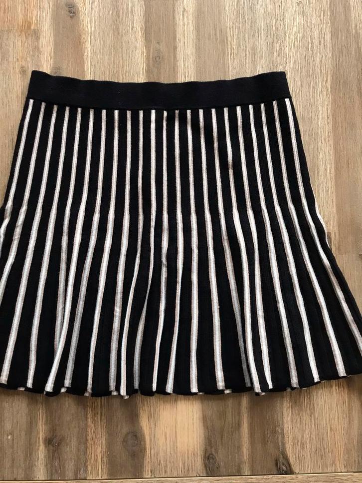 Mooie beige /zwart rokje mt M The Sting, Kleding | Dames, Rokken, Zo goed als nieuw, Zwart, Boven de knie, Ophalen of Verzenden