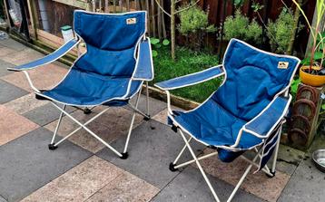 Twee de waard vouwstoelen beschikbaar voor biedingen