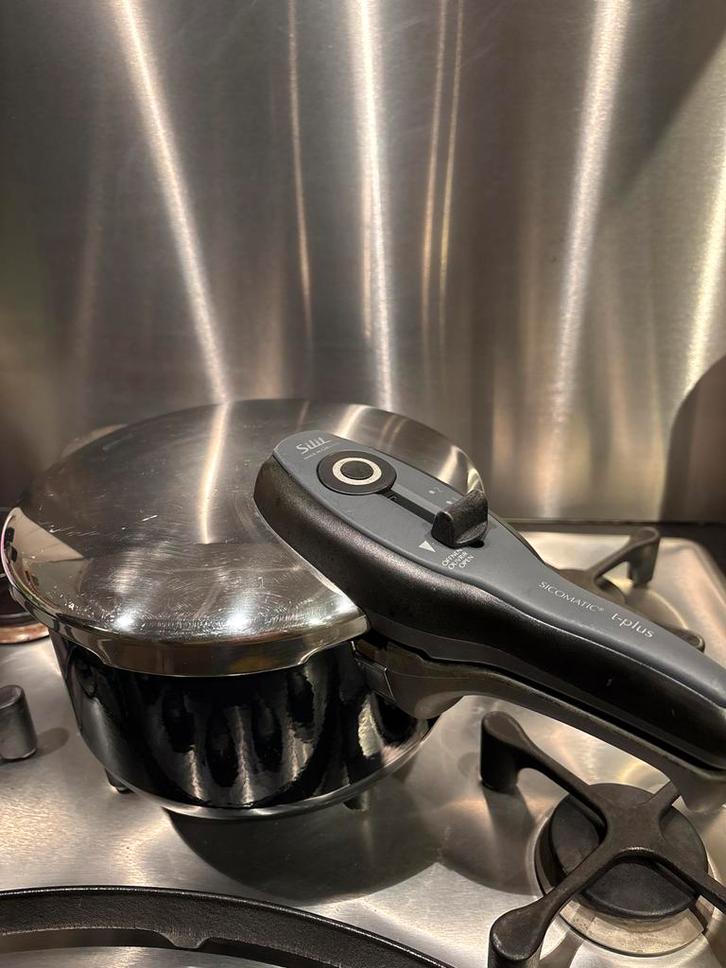 Silit Sicomatic T-plus 4.5l Snelkookpan, Huis en Inrichting, Keuken | Potten en Pannen, Gebruikt, Kookpan of Snelkookpan, Rvs