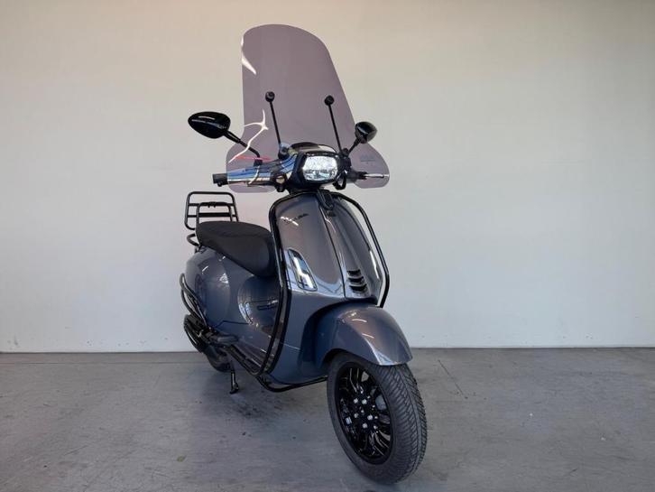 Vespa Sprint Brom 45 km/h, BWJ 2021, Champgne Quartz, Fietsen en Brommers, Scooters | Vespa, Zo goed als nieuw, Maximaal 45 km/u