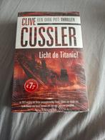 Clive Cussler - Licht de Titanic!, Ophalen of Verzenden, Zo goed als nieuw, Nederland, Clive Cussler