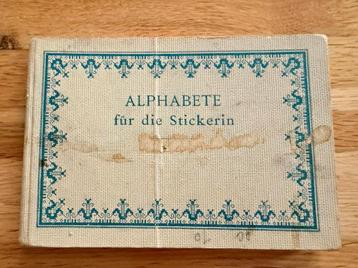 Alphabete für die Stickerin - Antiek DMC Borduurboek beschikbaar voor biedingen