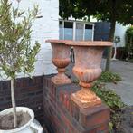 Twee antieke vazen, Ophalen