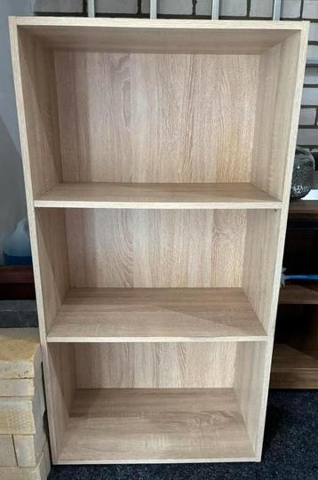 Kast opberg/boeken kast beschikbaar voor biedingen