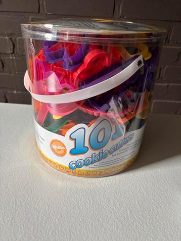 100 plastic koek vormpjes beschikbaar voor biedingen