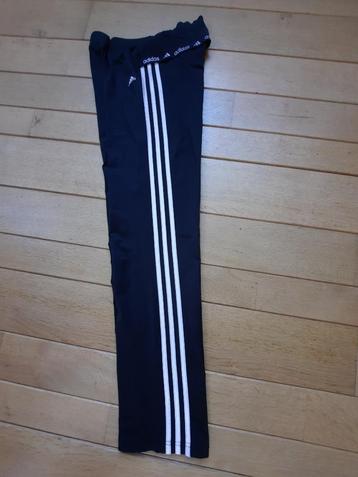 Adidas broek zwart maat L beschikbaar voor biedingen