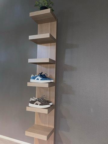 Houten Schoenenrek Wandplank beschikbaar voor biedingen