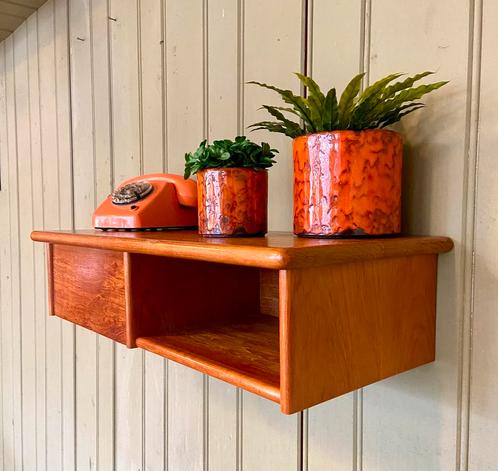 Midcentury zwevend kastje Deens Design teak vintage wandkast, Huis en Inrichting, Kasten | Ladekasten, Zo goed als nieuw, Minder dan 100 cm