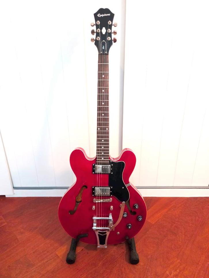 Epiphone - Dot Red (ES 335) + tremolo, Muziek en Instrumenten, Snaarinstrumenten | Gitaren | Elektrisch, Gebruikt, Hollow body