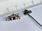 KLM cursieve letters steekspeld + broche jaren 60 en 70, Ophalen of Verzenden, Overige typen