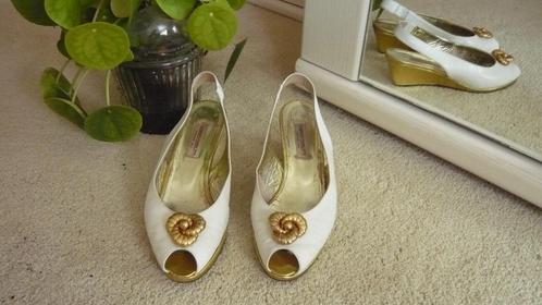 Vintage Mario Cerutti, Italy crème/goud leren peeptoe 39,5, Kleding | Dames, Schoenen, Gedragen, Schoenen met lage hakken, Ophalen of Verzenden