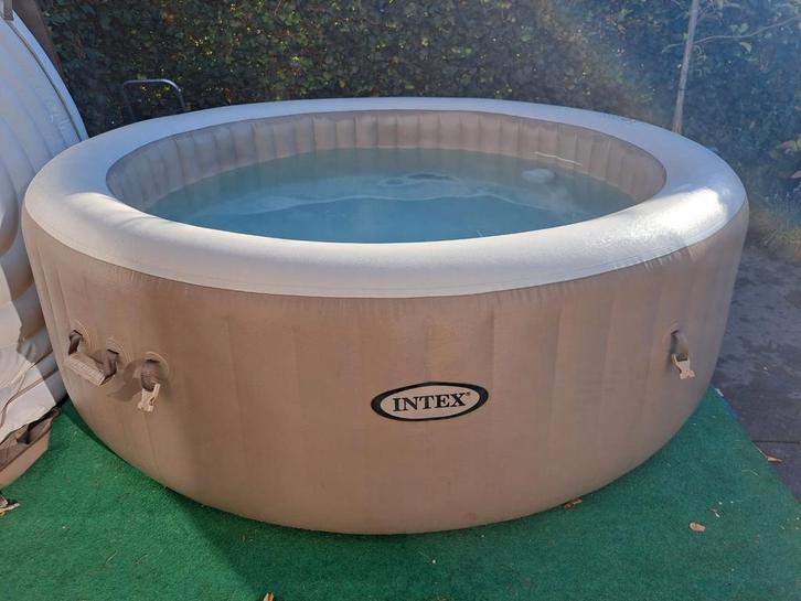 Intex spa jaccuzzi 6 persoons, Tuin en Terras, Bubbelbaden en Hottubs, Zo goed als nieuw, Ophalen