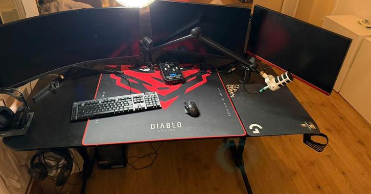 COMPLETE LIVE STREAM SETUP (4 MAANDEN OUD), Spelcomputers en Games, Games | Pc, Zo goed als nieuw, 1 speler, Vanaf 12 jaar, Ophalen