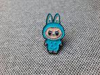 1 leuke blauwe pin van een Labubu te koop, Ophalen of Verzenden, Nieuw, Overige onderwerpen, Speldje of Pin