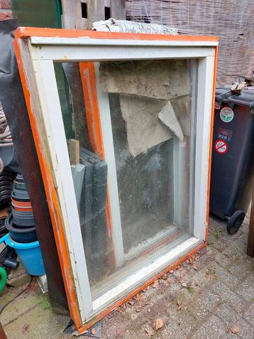 Hardhouten kozijn beschikbaar voor biedingen