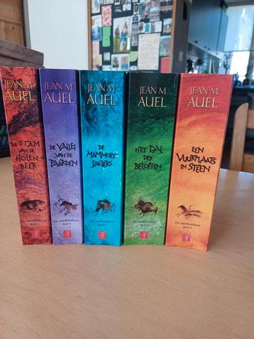Jean M. Auel, de aardkinderen compleet. beschikbaar voor biedingen