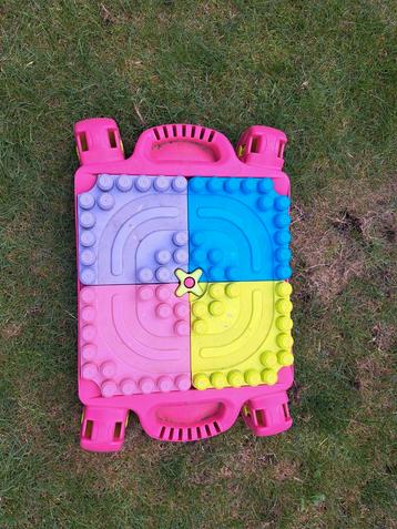 Mega Bloks Speeltafel met Blokken beschikbaar voor biedingen