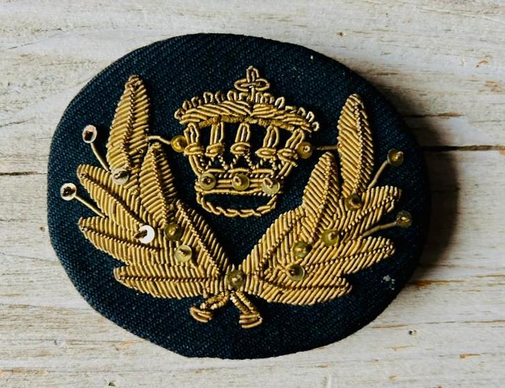 Marine Pet Embleem met Band -7, Verzamelen, Militaria | Algemeen, Marine, Embleem of Badge, Verzenden