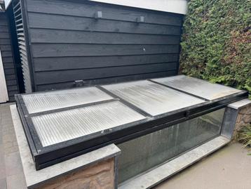 Gehele vijver met overkapping, materialen beschikbaar voor biedingen
