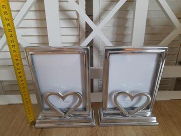 2 zilverkleurige fotolijsten van riviera maison  beschikbaar voor biedingen
