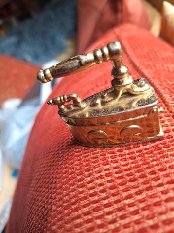 Antiek Miniatuur Strijkijzer - Made in England beschikbaar voor biedingen