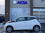 Toyota Aygo 1.0 VVT-i x-play Automaat Camera Carplay Navi Ga, Auto's, 4 stoelen, Wit, 3 cilinders, Aygo