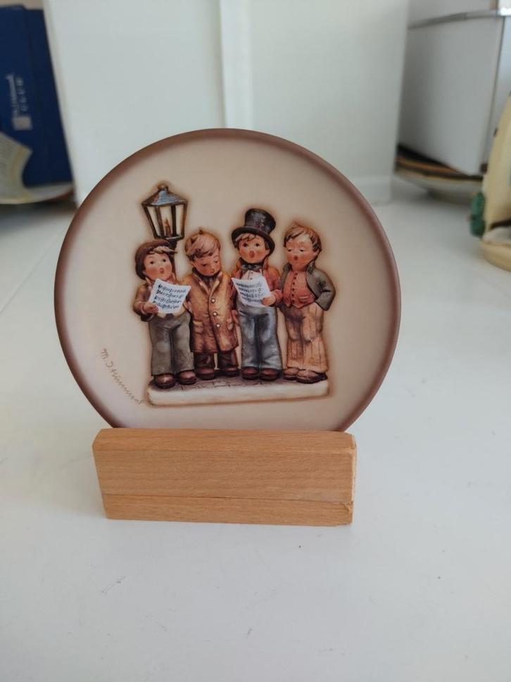 Hummel Bordje met Zingende Mensen, Verzamelen, Beelden en Beeldjes, Zo goed als nieuw, Hummel, Ophalen of Verzenden