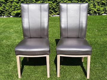 2 eetkamerstoelen kleur grijs beschikbaar voor biedingen