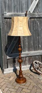 Brocante schermlamp - vloerlamp - hout - vintage, Antiek en Kunst, Ophalen