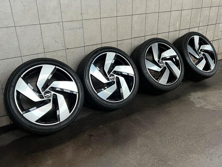 Volkswagen Golf GTI 18” velgen + Bridgestone zomer ZGAN, Auto-onderdelen, Banden en Velgen, Banden en Velgen, Zomerbanden, 18 inch