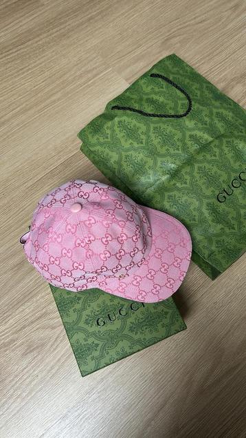 Gucci pet beschikbaar voor biedingen