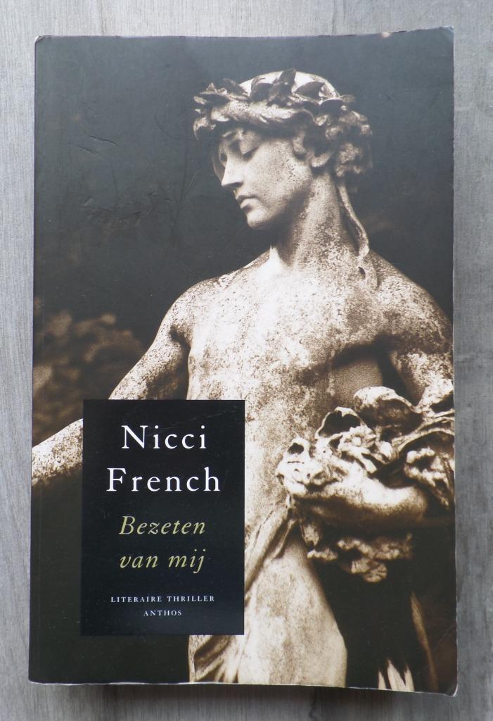 Bezeten van mij  Nicci French, Boeken, Thrillers, Zo goed als nieuw, Europa overig, Ophalen of Verzenden