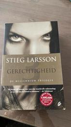 Stieg Larsson - Gerechtigheid, Scandinavië, Ophalen of Verzenden, Zo goed als nieuw, Stieg Larsson