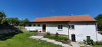 Vakantiehuis Levousy, 5 personen, Open haard, Dorp, Aan meer of rivier