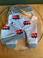 Nieuw handgemaakt • Babybroekje & mutsje 50/56 Brandweer, Broekje, Nieuw, Ophalen of Verzenden, Saluty's kinder- en kraamcadeaus