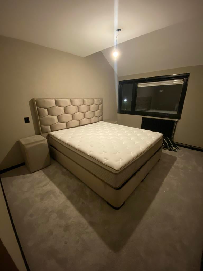 Boxspring met 2 nachtkastjes, Ophalen, Beige, Tweepersoons, Zo goed als nieuw