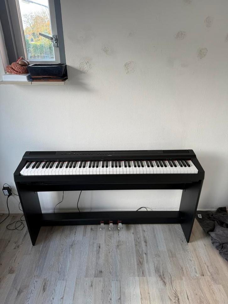 Yamaha P-125 met onderstel, Muziek en Instrumenten, Piano's, Zo goed als nieuw, Piano, Zwart, Digitaal, Ophalen of Verzenden