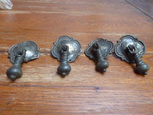 4 antieke knopjes voor kast of lade, Antiek en Kunst, Antiek | Woonaccessoires, Ophalen of Verzenden