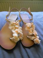 Zalm gebloemde slippertjes met bandjes, maat 39., Kleding | Dames, Schoenen, Overige kleuren, Gedragen, Sandalen of Muiltjes, Ophalen of Verzenden