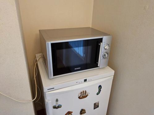 Nieuwe magnetron, Witgoed en Apparatuur, Magnetrons, Nieuw, Vrijstaand, Magnetron, 45 tot 60 cm, Draaiplateau, Ophalen of Verzenden