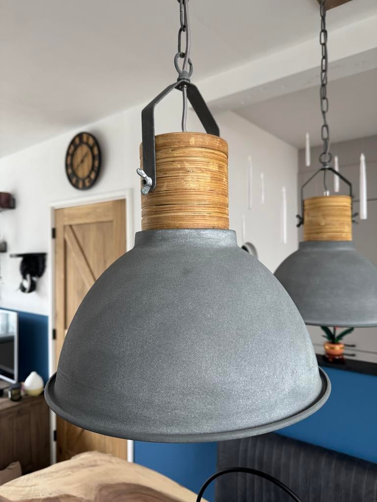 Twee grijze Hemera hanglampen van Kwantum, Ophalen, Gebruikt, Metaal, 75 cm of meer