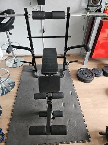 Bankdrukset en meerdere fitness artikelen  beschikbaar voor biedingen